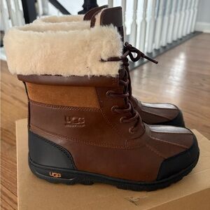 UGG Chestnut and Black Butte Boots with Shearling Lining NIB